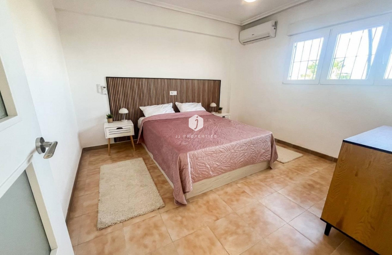 Z drugiej ręki - Mieszkanie w bloku -
Torrevieja - Costa Blanca