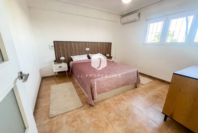 Z drugiej ręki - Mieszkanie w bloku -
Torrevieja - Costa Blanca