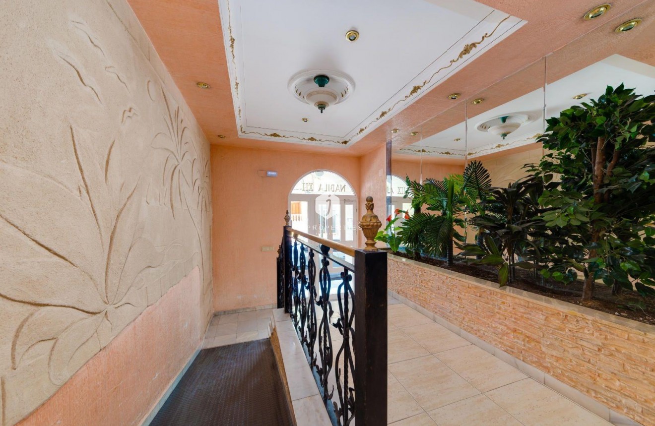 Z drugiej ręki - Mieszkanie w bloku -
Torrevieja - Playa del Cura