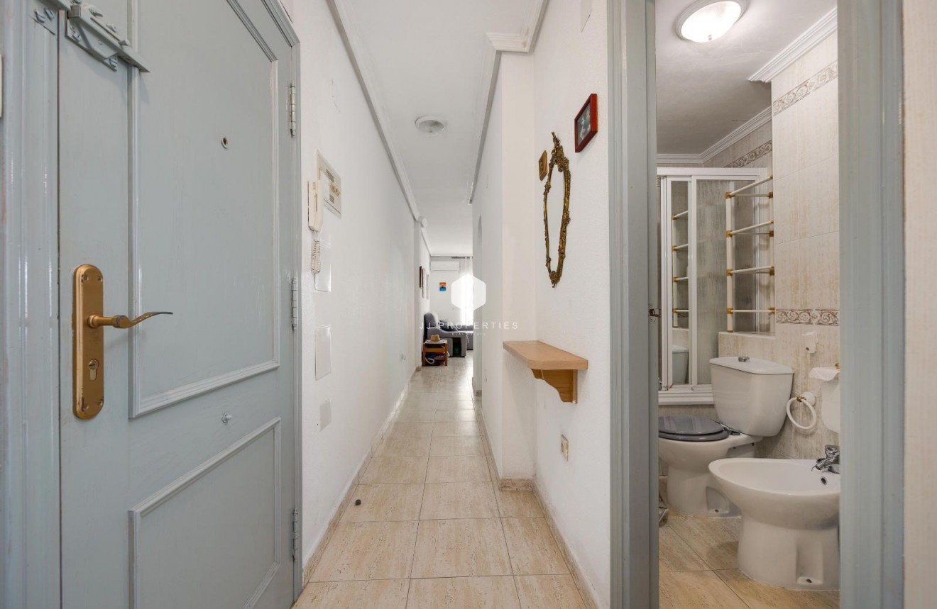 Z drugiej ręki - Mieszkanie w bloku -
Torrevieja - Playa del Cura