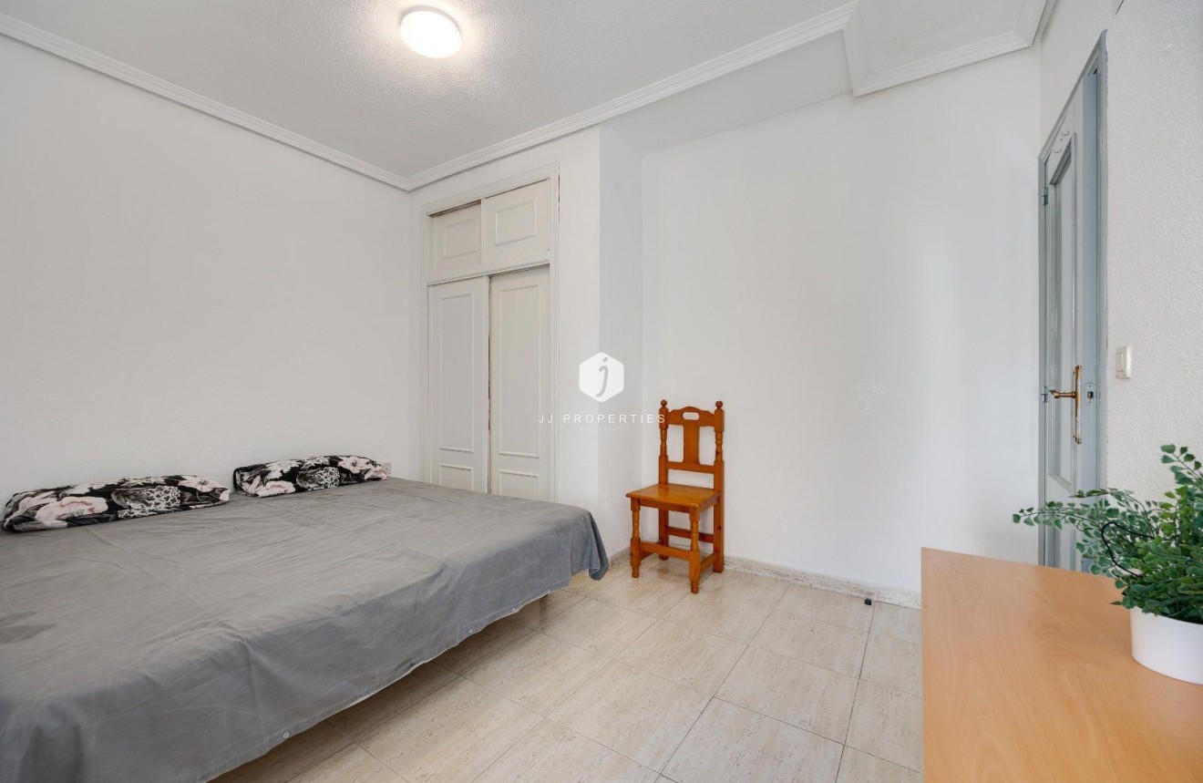 Z drugiej ręki - Mieszkanie w bloku -
Torrevieja - Playa del Cura