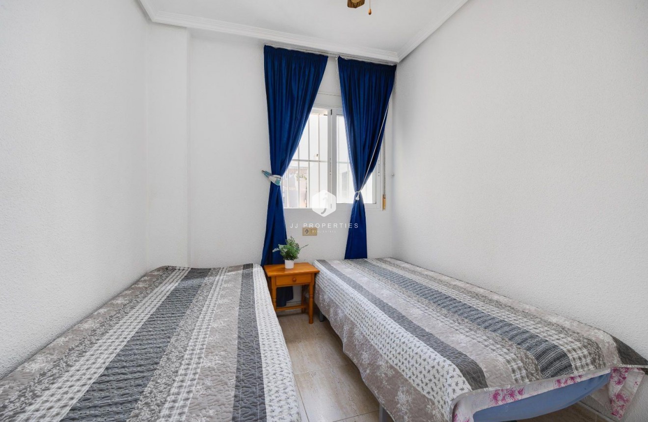 Z drugiej ręki - Mieszkanie w bloku -
Torrevieja - Playa del Cura