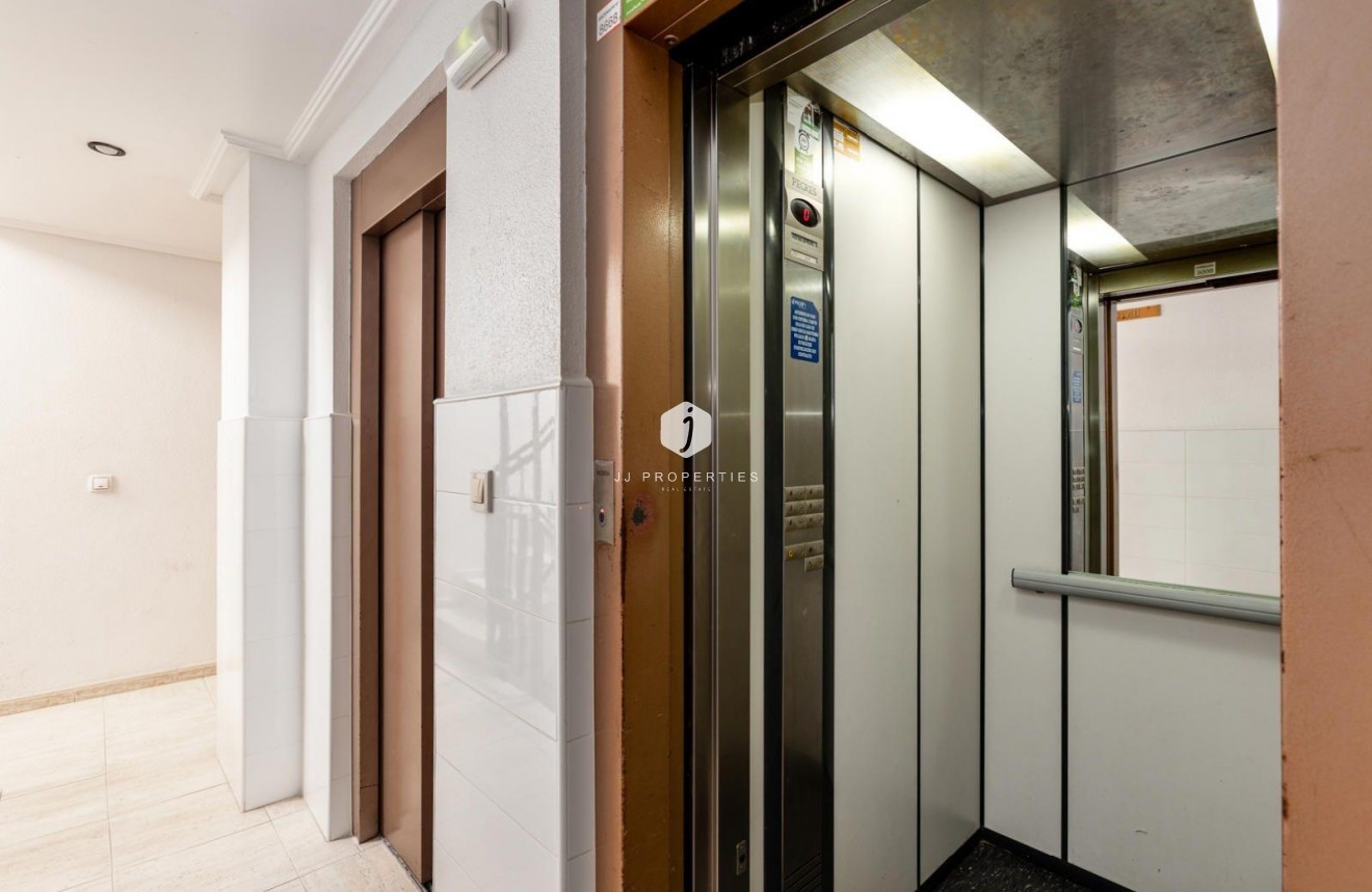 Z drugiej ręki - Mieszkanie w bloku -
Torrevieja - Playa del Cura