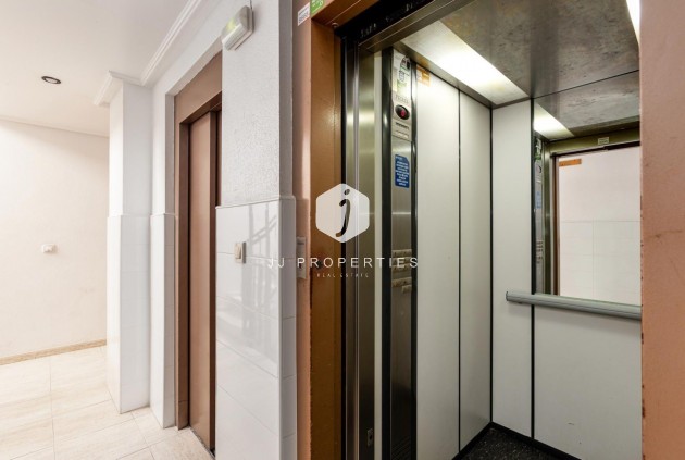 Z drugiej ręki - Mieszkanie w bloku -
Torrevieja - Playa del Cura