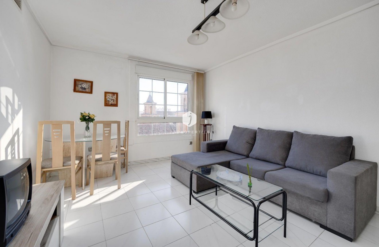 Z drugiej ręki - Mieszkanie w bloku -
Torrevieja - Centro