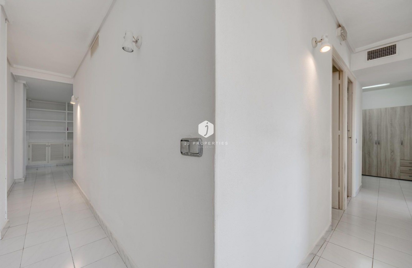 Z drugiej ręki - Mieszkanie w bloku -
Torrevieja - Centro