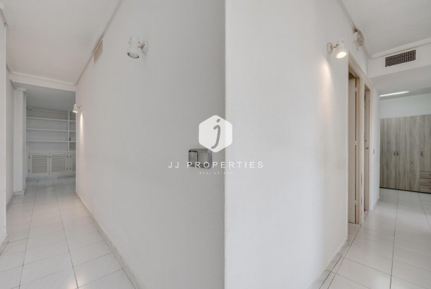 Z drugiej ręki - Mieszkanie w bloku -
Torrevieja - Centro