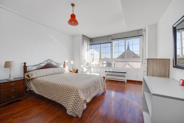 Z drugiej ręki - Mieszkanie w bloku -
Torrevieja - Centro