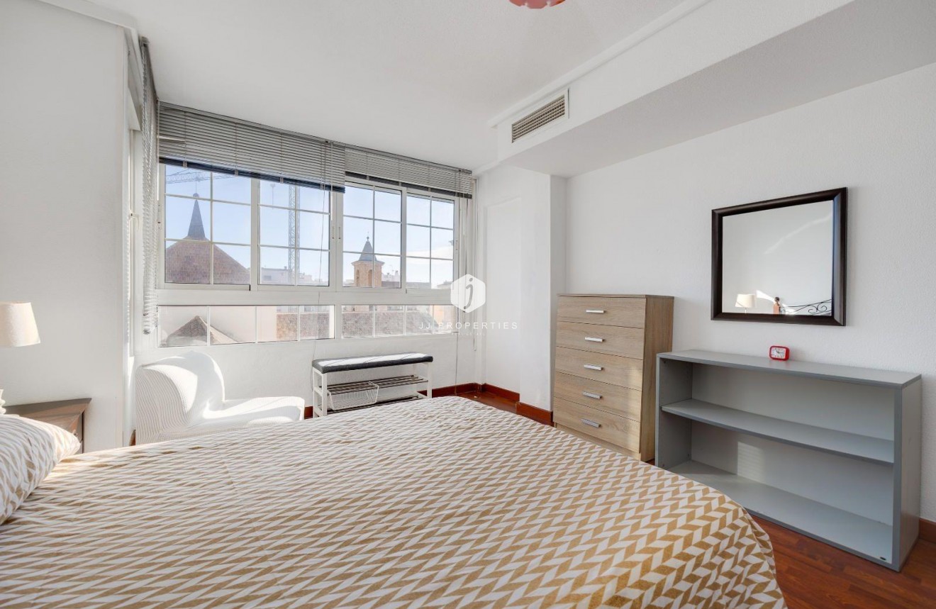 Z drugiej ręki - Mieszkanie w bloku -
Torrevieja - Centro