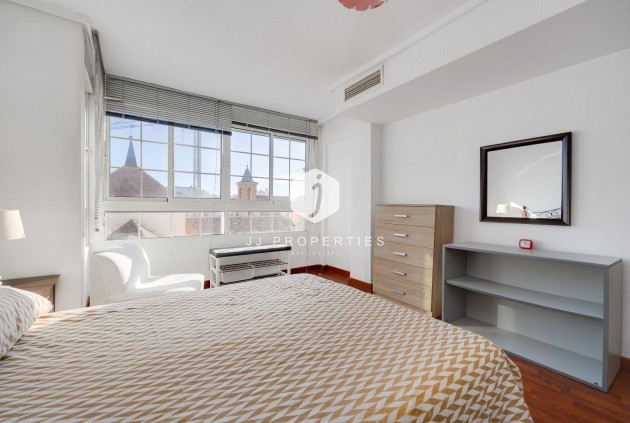 Z drugiej ręki - Mieszkanie w bloku -
Torrevieja - Centro