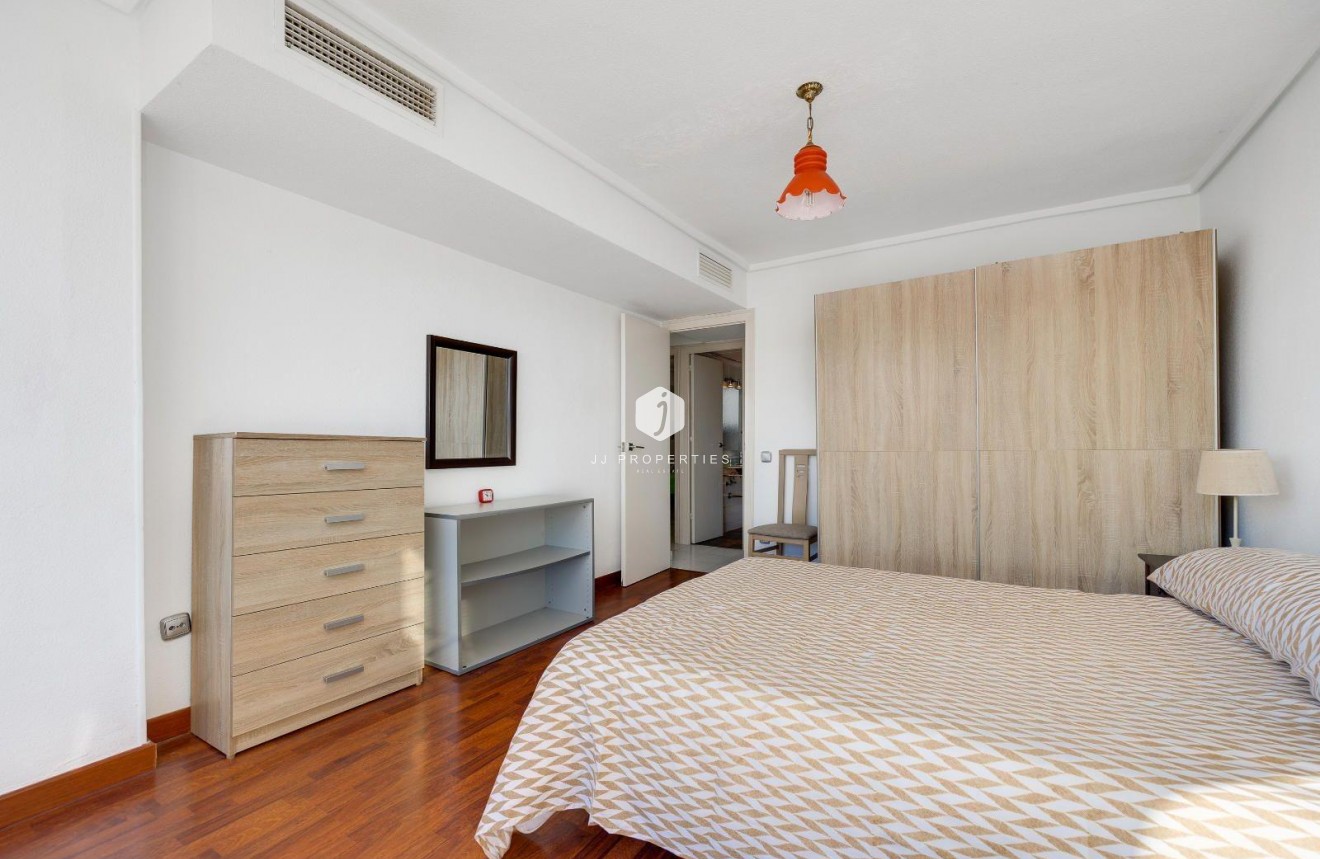 Z drugiej ręki - Mieszkanie w bloku -
Torrevieja - Centro