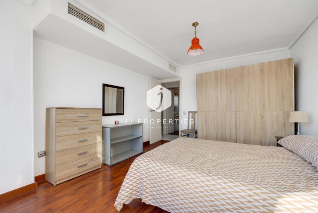 Z drugiej ręki - Mieszkanie w bloku -
Torrevieja - Centro