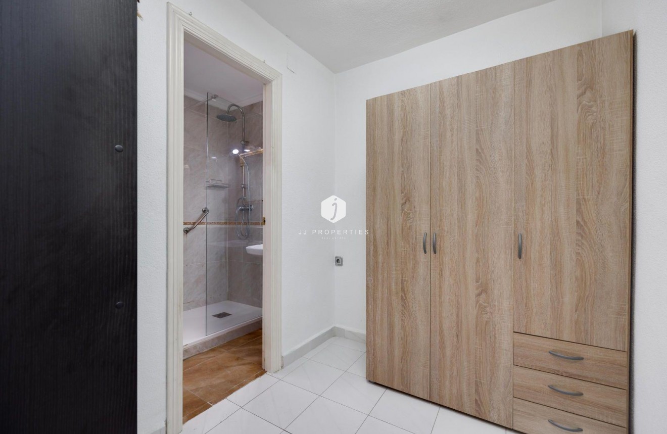 Z drugiej ręki - Mieszkanie w bloku -
Torrevieja - Centro