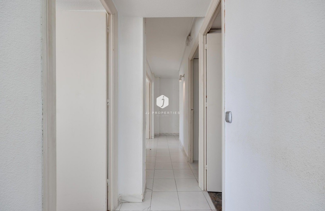 Z drugiej ręki - Mieszkanie w bloku -
Torrevieja - Centro