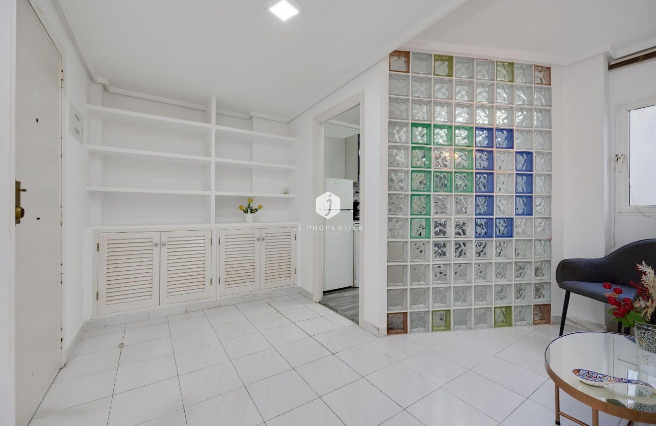 Z drugiej ręki - Mieszkanie w bloku -
Torrevieja - Centro