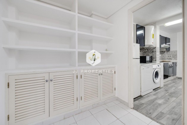 Z drugiej ręki - Mieszkanie w bloku -
Torrevieja - Centro