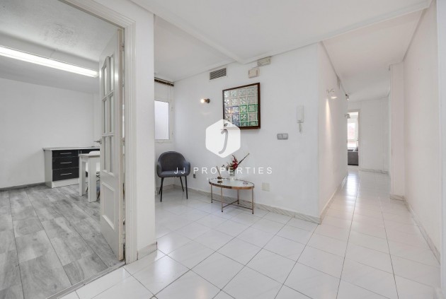 Z drugiej ręki - Mieszkanie w bloku -
Torrevieja - Centro