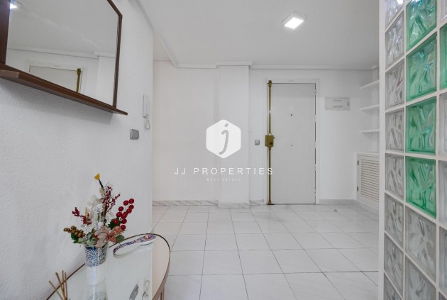 Z drugiej ręki - Mieszkanie w bloku -
Torrevieja - Centro