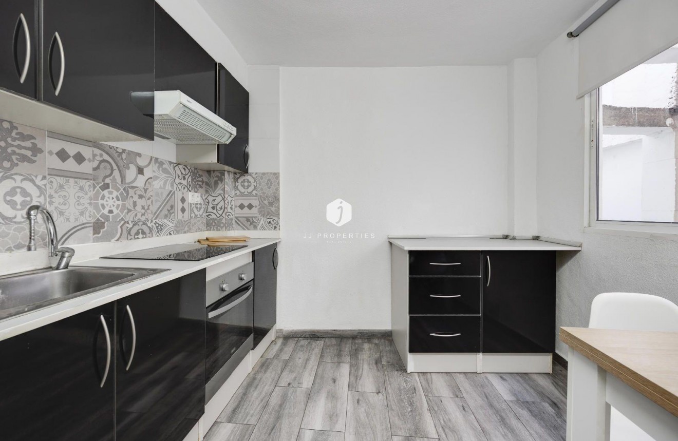 Z drugiej ręki - Mieszkanie w bloku -
Torrevieja - Centro