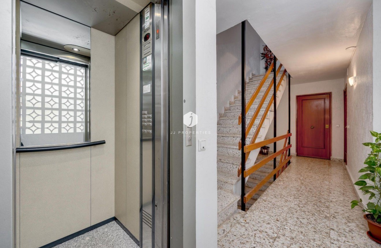 Z drugiej ręki - Mieszkanie w bloku -
Torrevieja - Centro