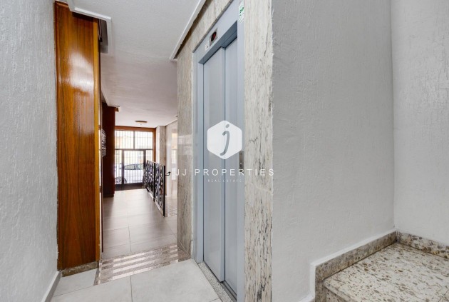 Z drugiej ręki - Mieszkanie w bloku -
Torrevieja - Centro