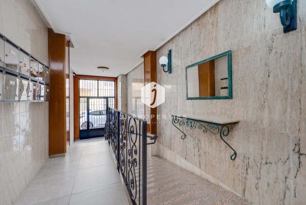 Z drugiej ręki - Mieszkanie w bloku -
Torrevieja - Centro