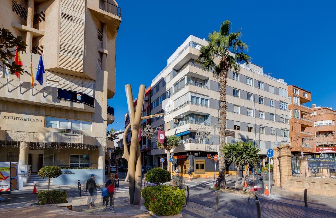 Z drugiej ręki - Mieszkanie w bloku -
Torrevieja - Centro