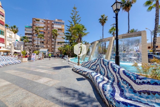 Z drugiej ręki - Mieszkanie w bloku -
Torrevieja - Centro