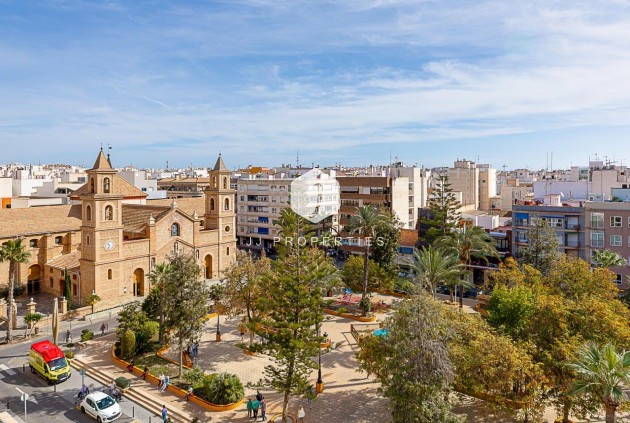 Z drugiej ręki - Mieszkanie w bloku -
Torrevieja - Centro