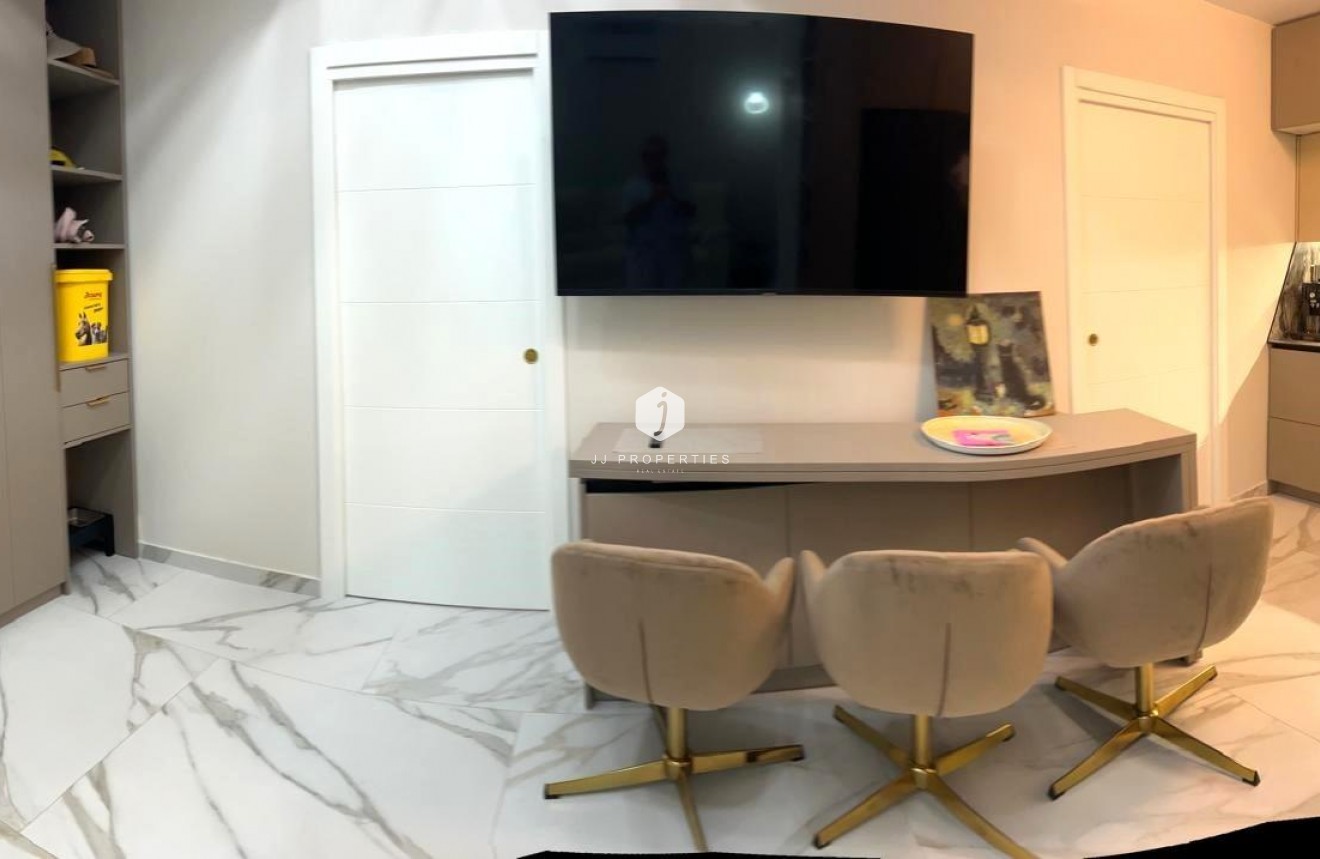 Z drugiej ręki - Szalet -
Orihuela Costa - Playa Flamenca