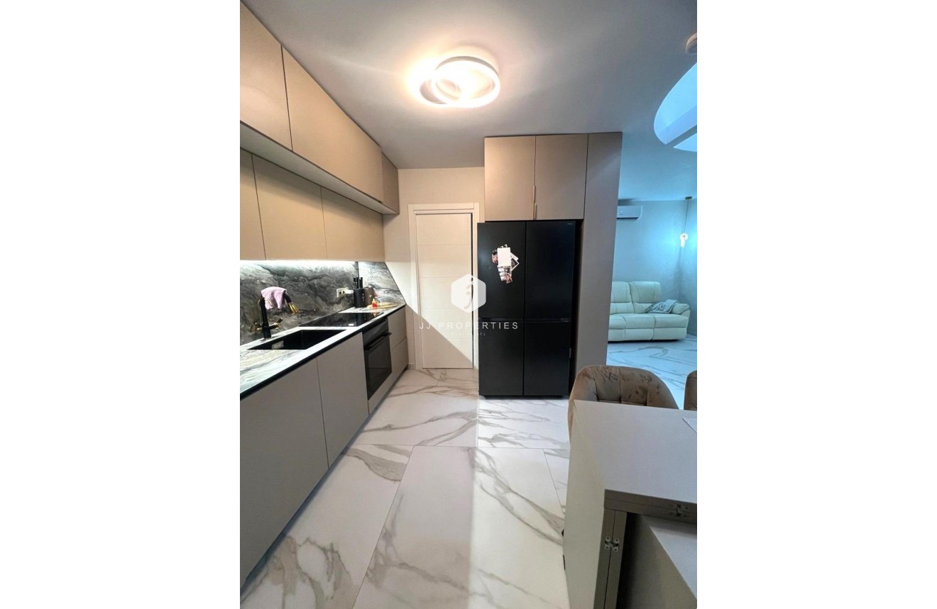 Z drugiej ręki - Szalet -
Orihuela Costa - Playa Flamenca