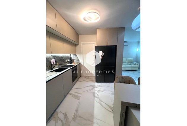 Z drugiej ręki - Szalet -
Orihuela Costa - Playa Flamenca