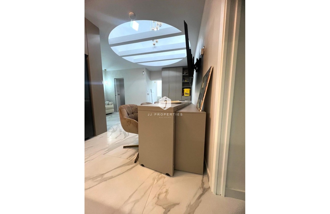 Z drugiej ręki - Szalet -
Orihuela Costa - Playa Flamenca