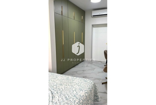 Z drugiej ręki - Szalet -
Orihuela Costa - Playa Flamenca