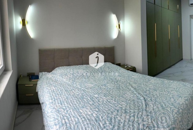 Z drugiej ręki - Szalet -
Orihuela Costa - Playa Flamenca