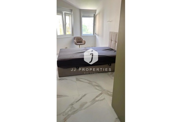 Z drugiej ręki - Szalet -
Orihuela Costa - Playa Flamenca