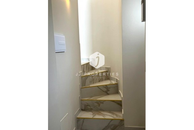 Z drugiej ręki - Szalet -
Orihuela Costa - Playa Flamenca