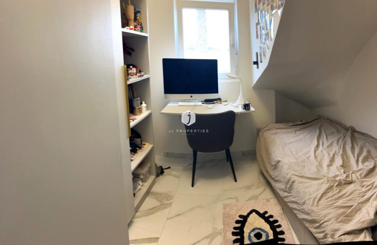 Z drugiej ręki - Szalet -
Orihuela Costa - Playa Flamenca