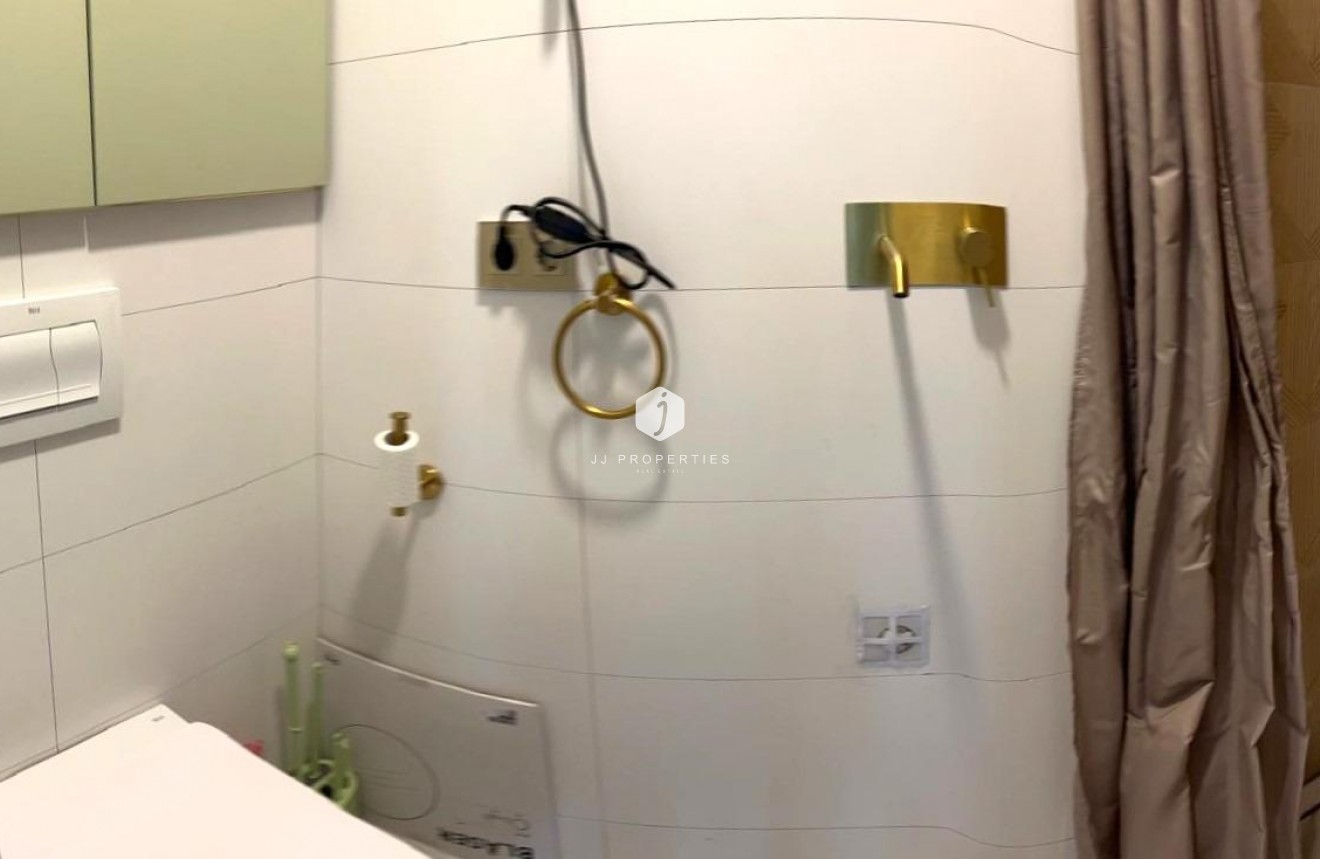 Z drugiej ręki - Szalet -
Orihuela Costa - Playa Flamenca