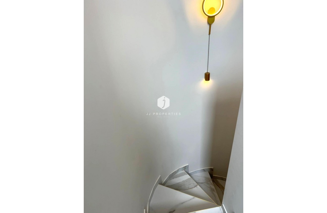 Z drugiej ręki - Szalet -
Orihuela Costa - Playa Flamenca