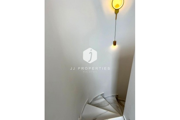 Z drugiej ręki - Szalet -
Orihuela Costa - Playa Flamenca