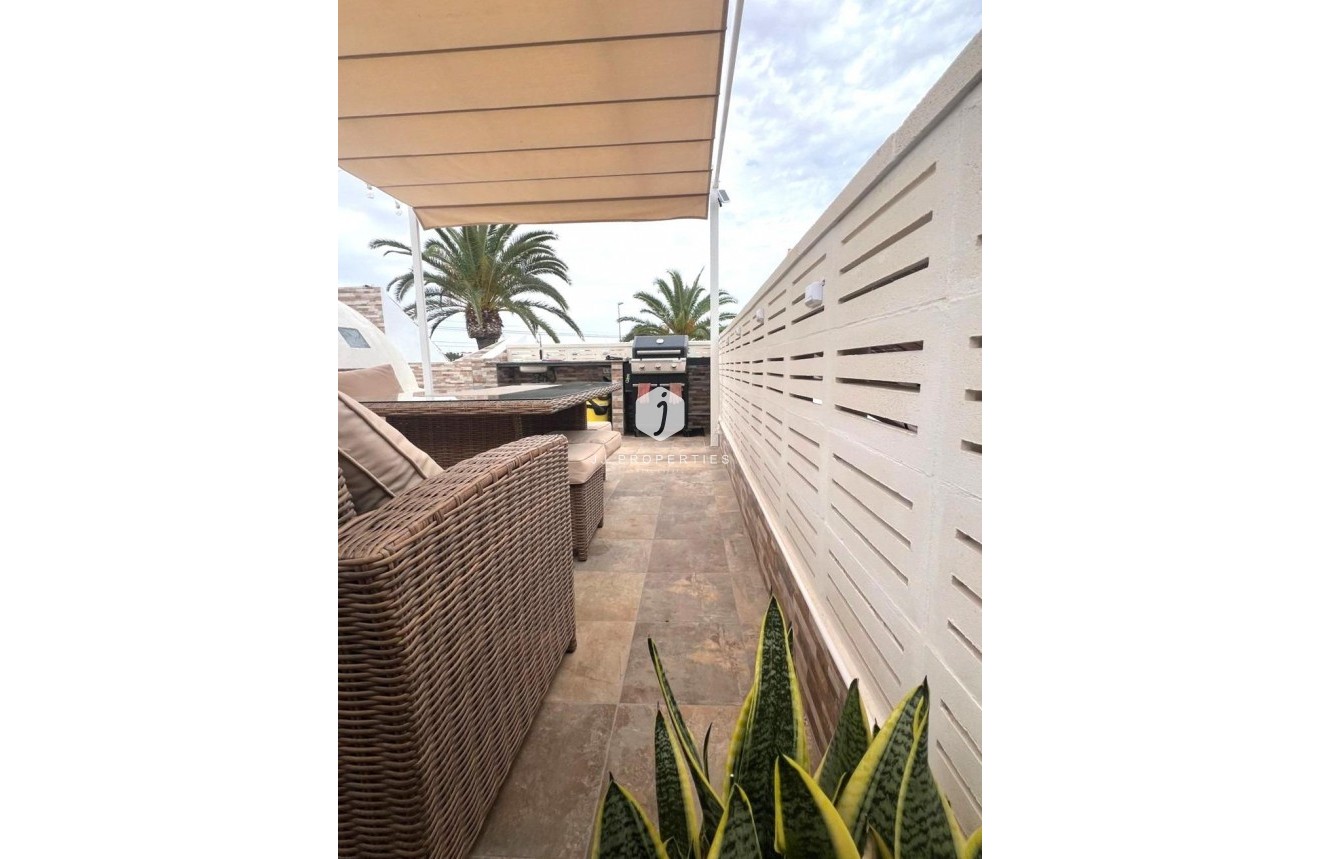 Z drugiej ręki - Szalet -
Orihuela Costa - Playa Flamenca