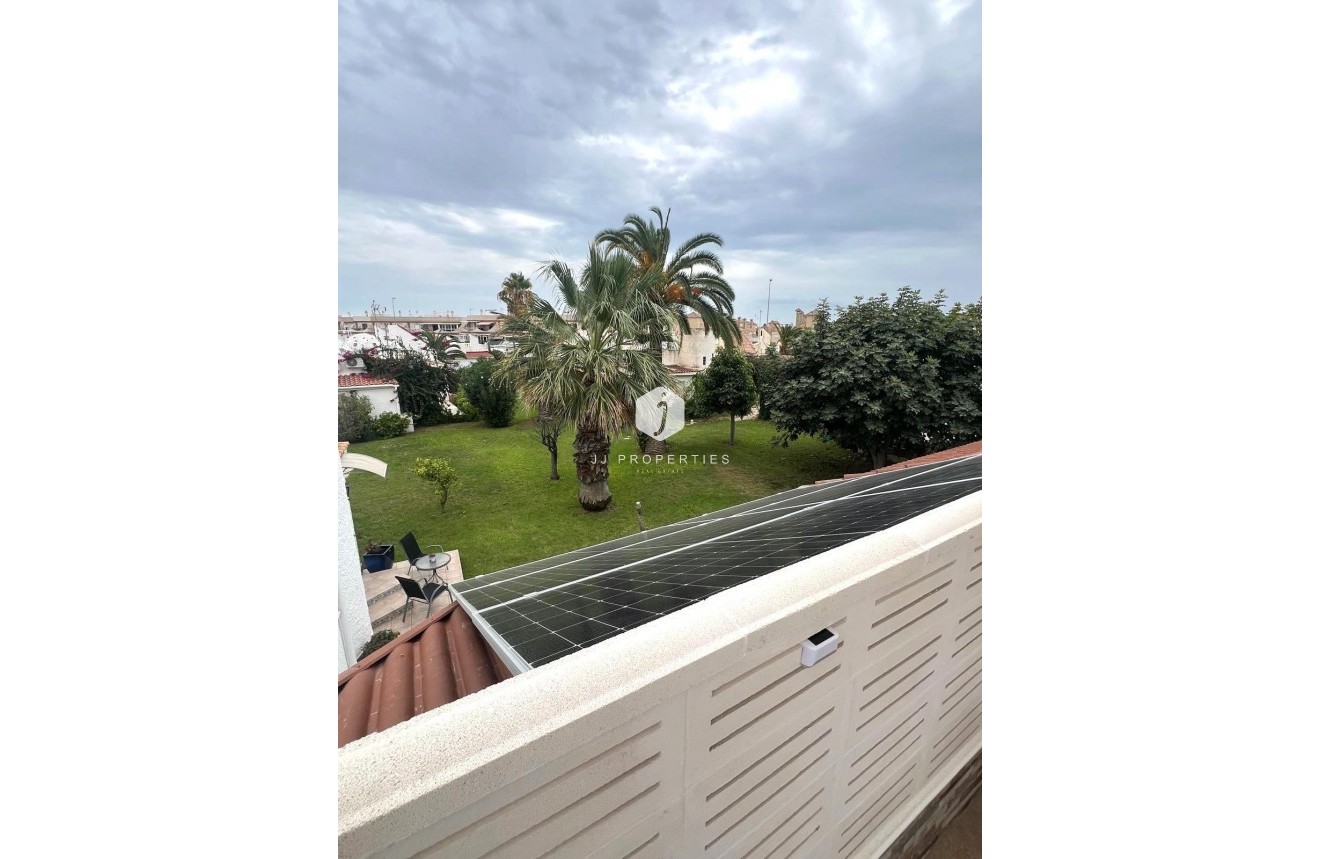 Z drugiej ręki - Szalet -
Orihuela Costa - Playa Flamenca