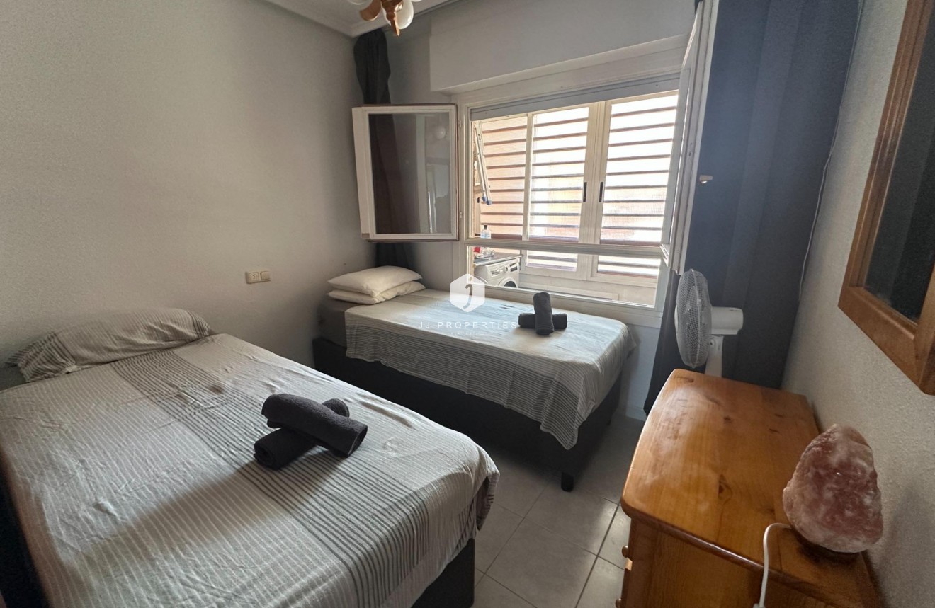 Z drugiej ręki - Mieszkanie w bloku -
Torrevieja - Centro