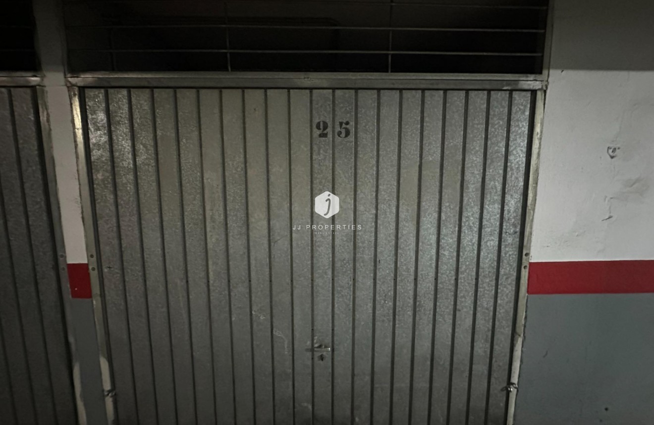 Z drugiej ręki - Mieszkanie w bloku -
Torrevieja - Centro