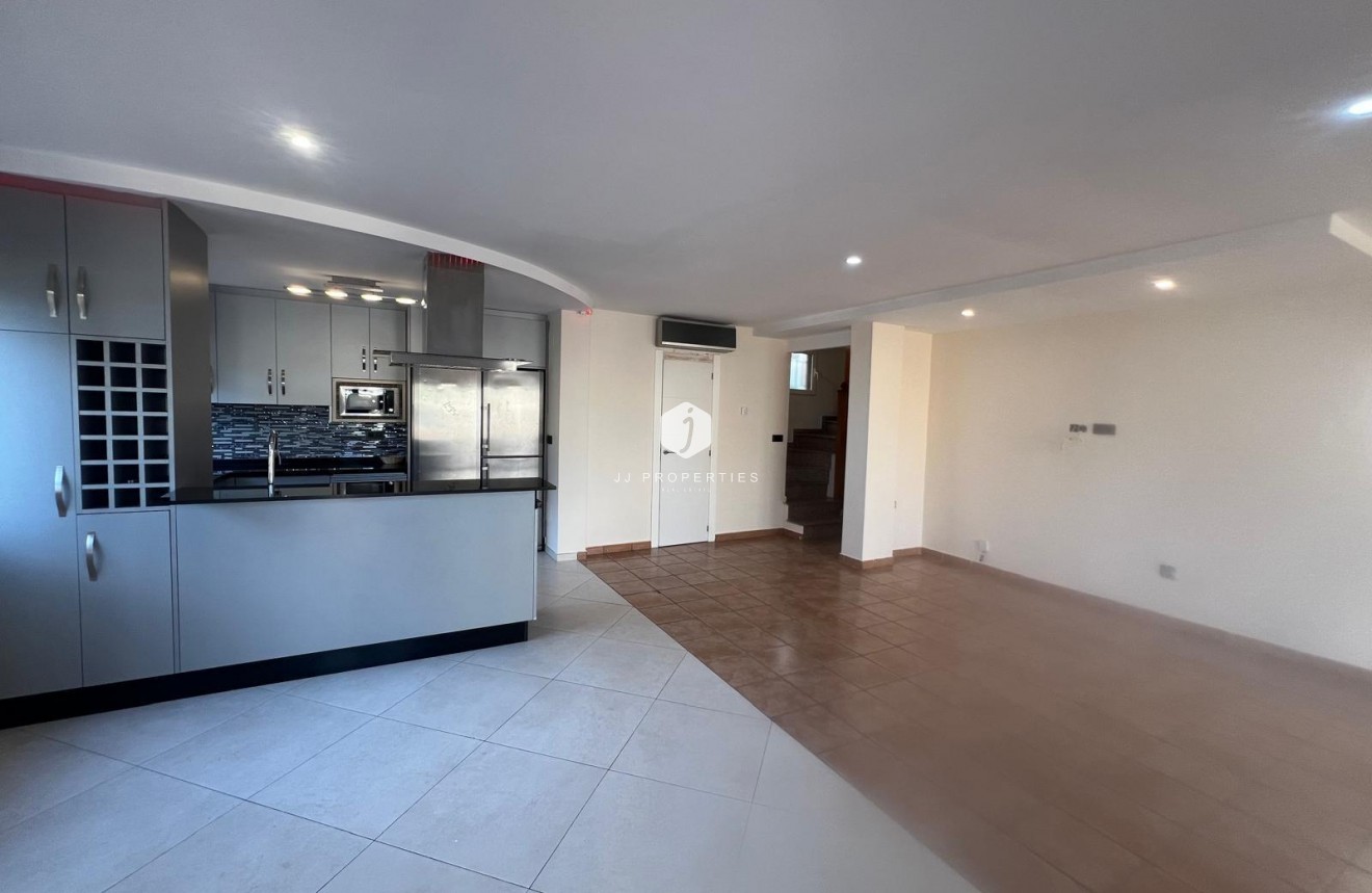 Z drugiej ręki - Villa -
Orihuela Costa - Villamartín-las Filipinas