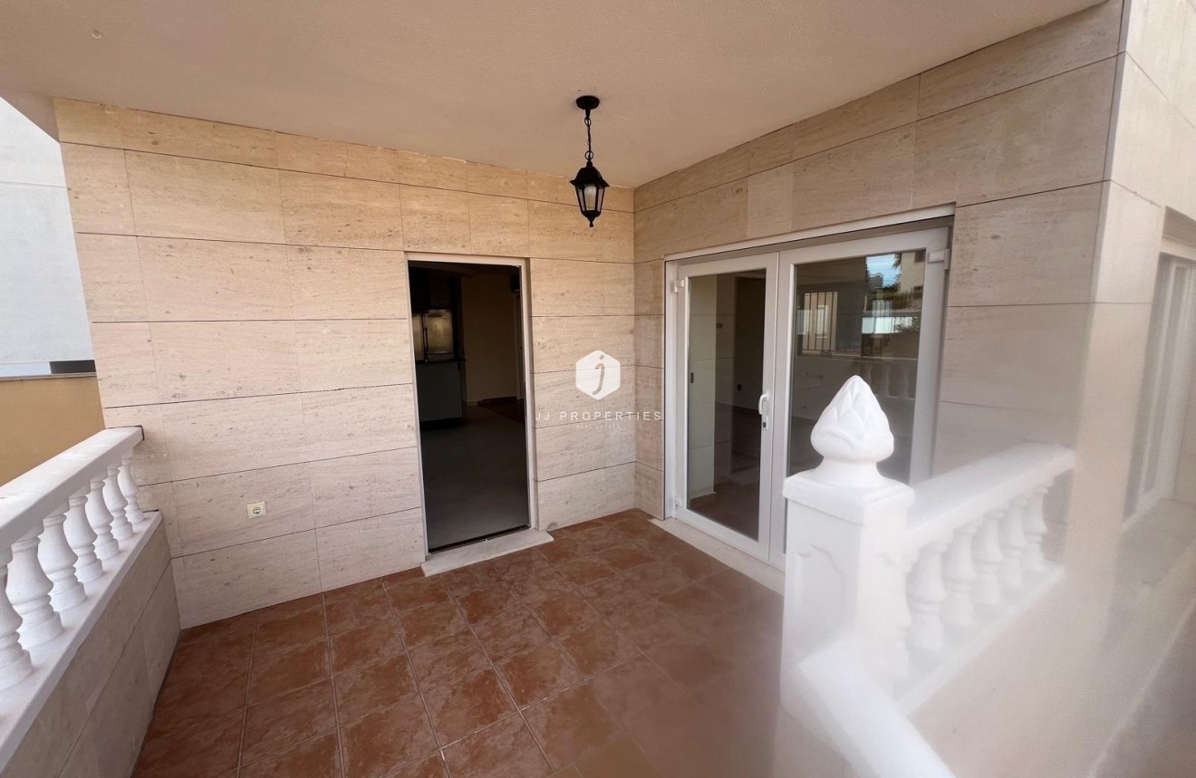 Z drugiej ręki - Villa -
Orihuela Costa - Villamartín-las Filipinas