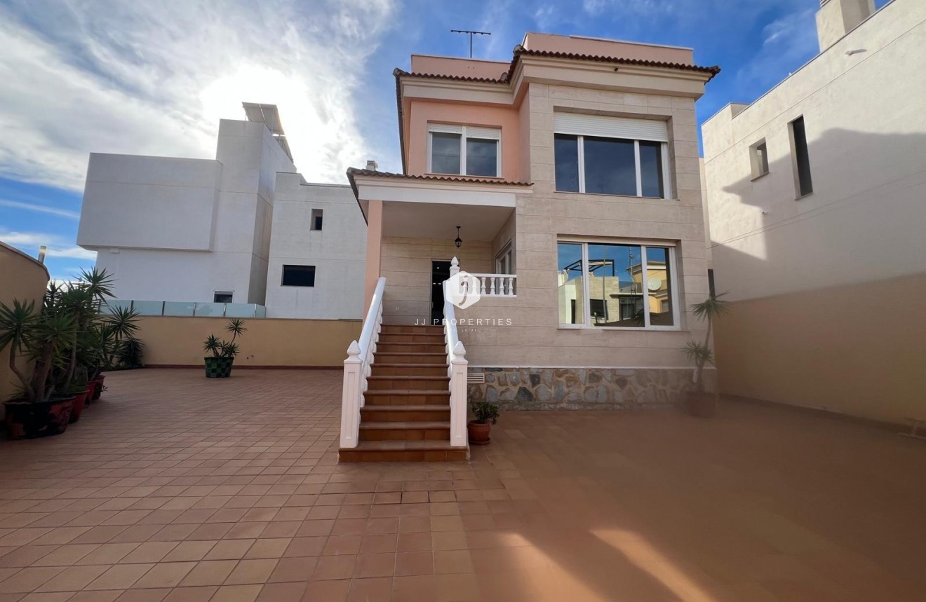 Z drugiej ręki - Villa -
Orihuela Costa - Villamartín-las Filipinas