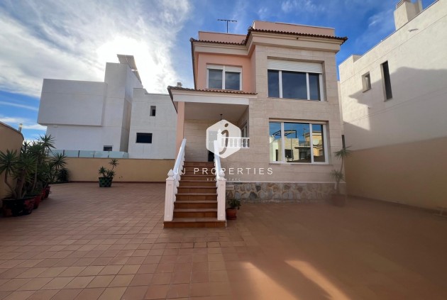 Z drugiej ręki - Villa -
Orihuela Costa - Villamartín-las Filipinas