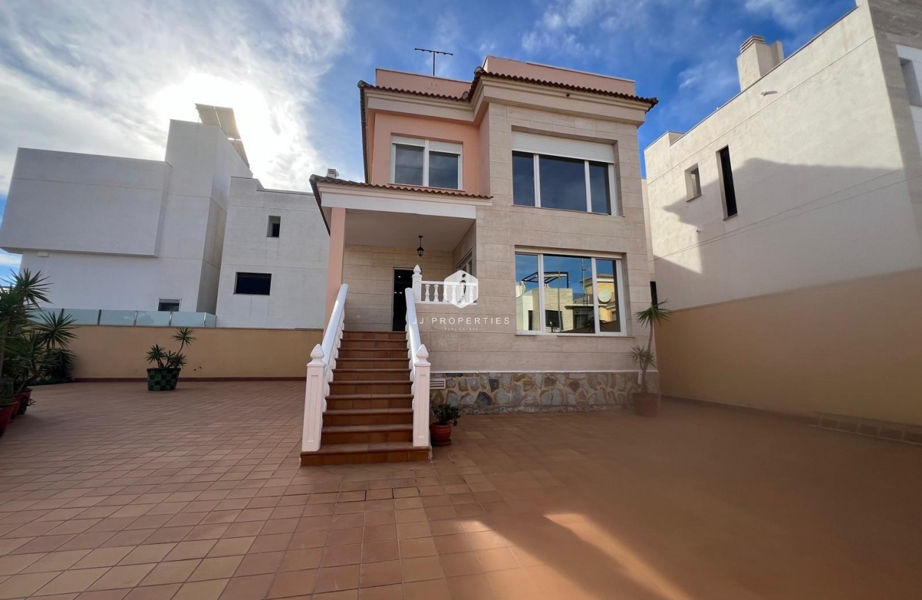 Z drugiej ręki - Villa -
Orihuela Costa - Villamartín-las Filipinas